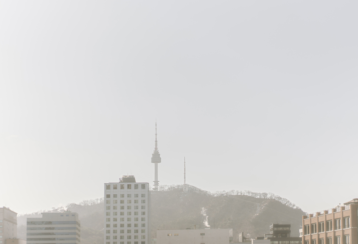 스마트폰 앱, 재난 문자 등을 활용한 미세먼지 예보 확인